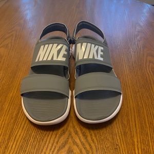 NIKE TANJUN SANDAL